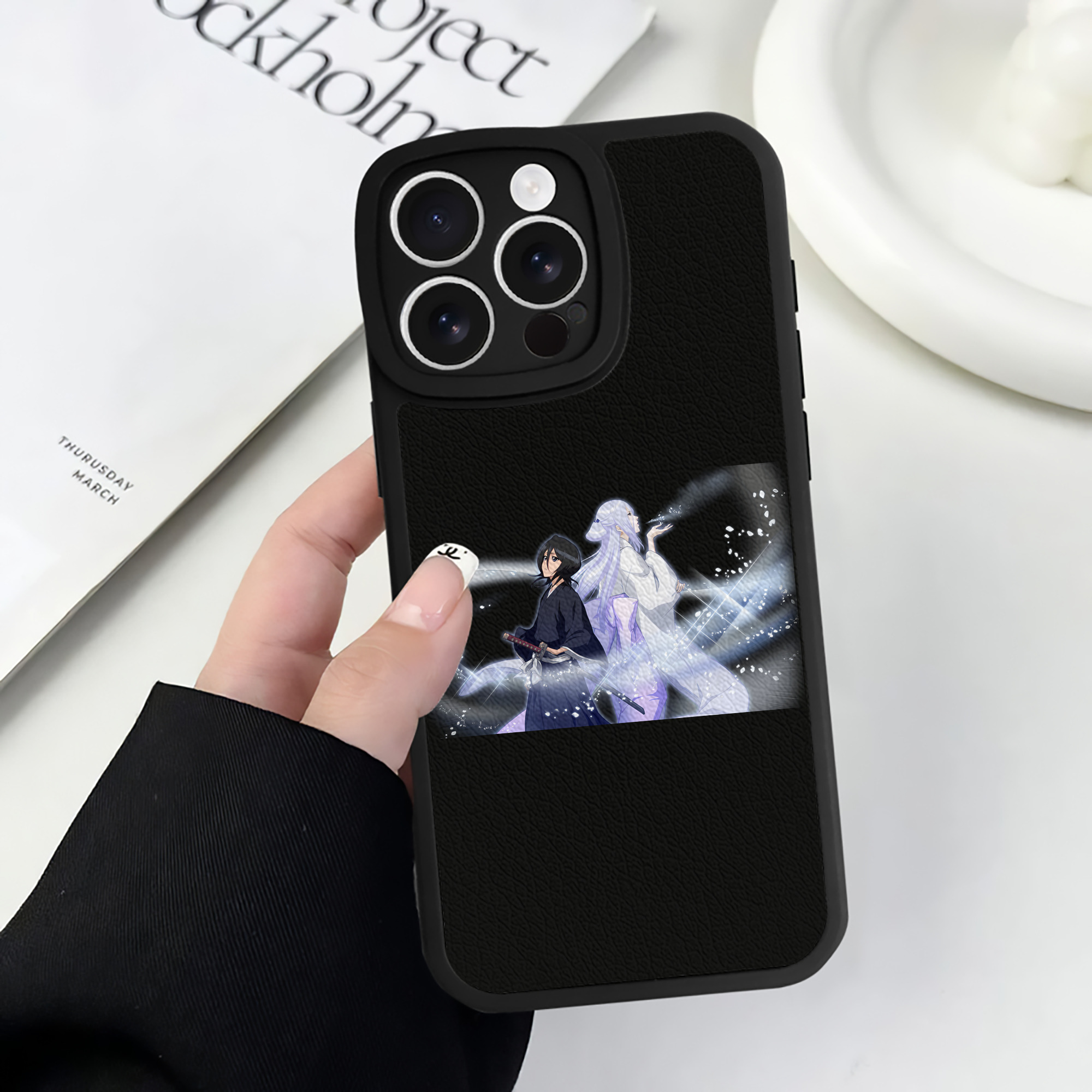 （画像用） ブリーチ 朽木ルキア BLEACH Kuchiki Rukia 【iPhone 16シリーズ対応】シリコンスマホケース（レザー調） 材質：シリコン